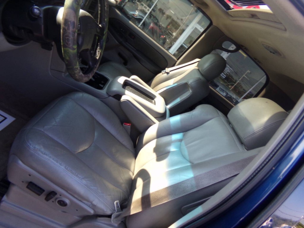 2003 GMC Yukon Image 12