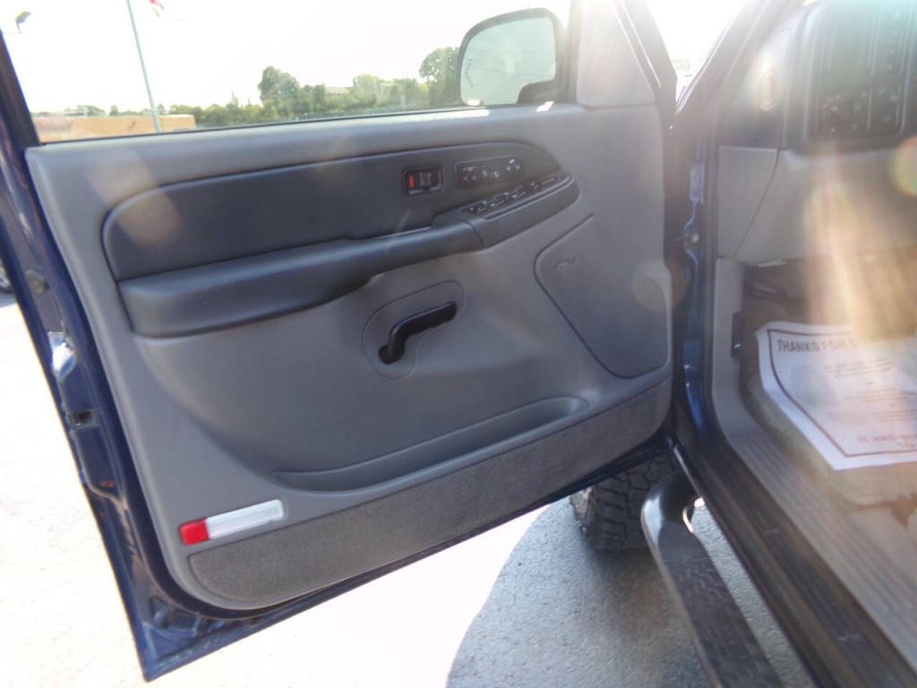 2003 GMC Yukon Image 13