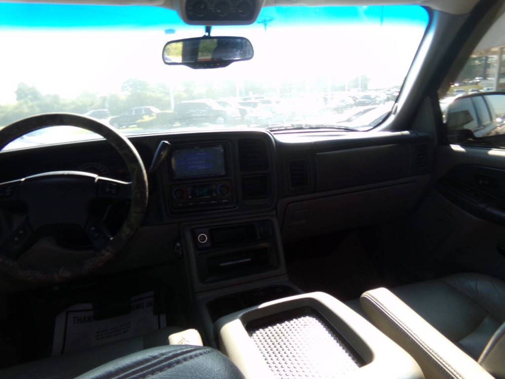 2003 GMC Yukon Image 22