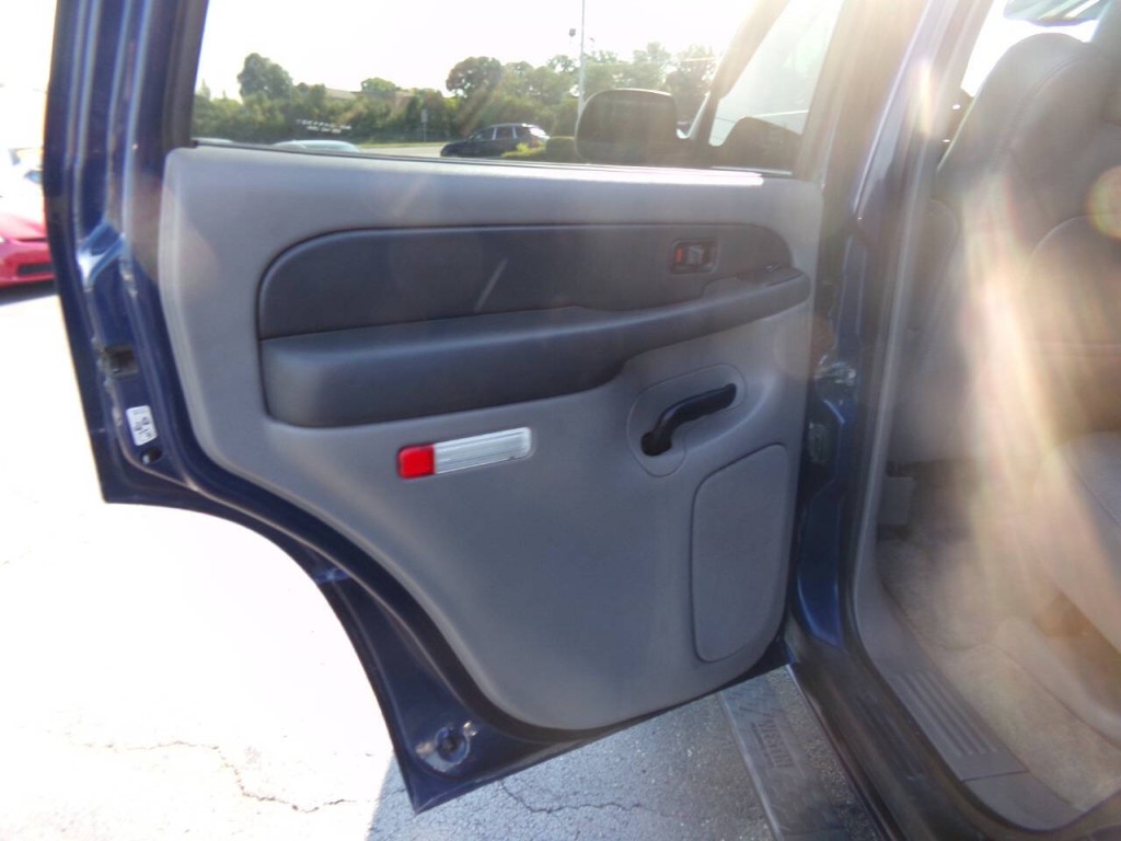 2003 GMC Yukon Image 23