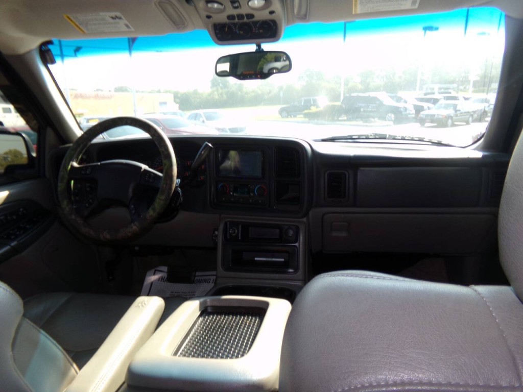 2003 GMC Yukon Image 32
