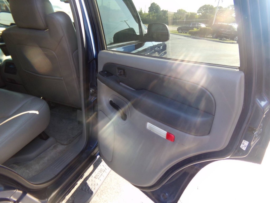 2003 GMC Yukon Image 33
