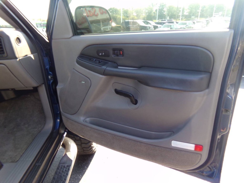 2003 GMC Yukon Image 38
