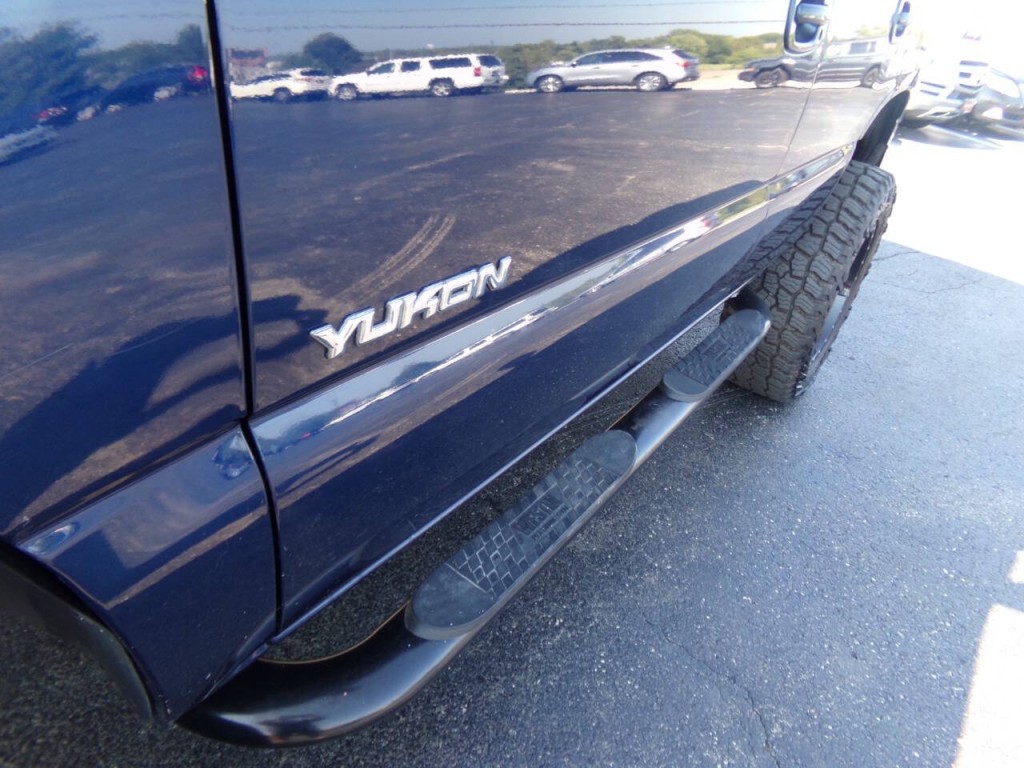 2003 GMC Yukon Image 46