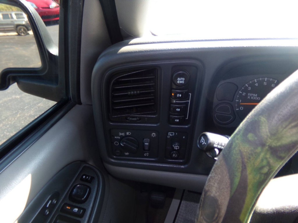 2003 GMC Yukon Image 68