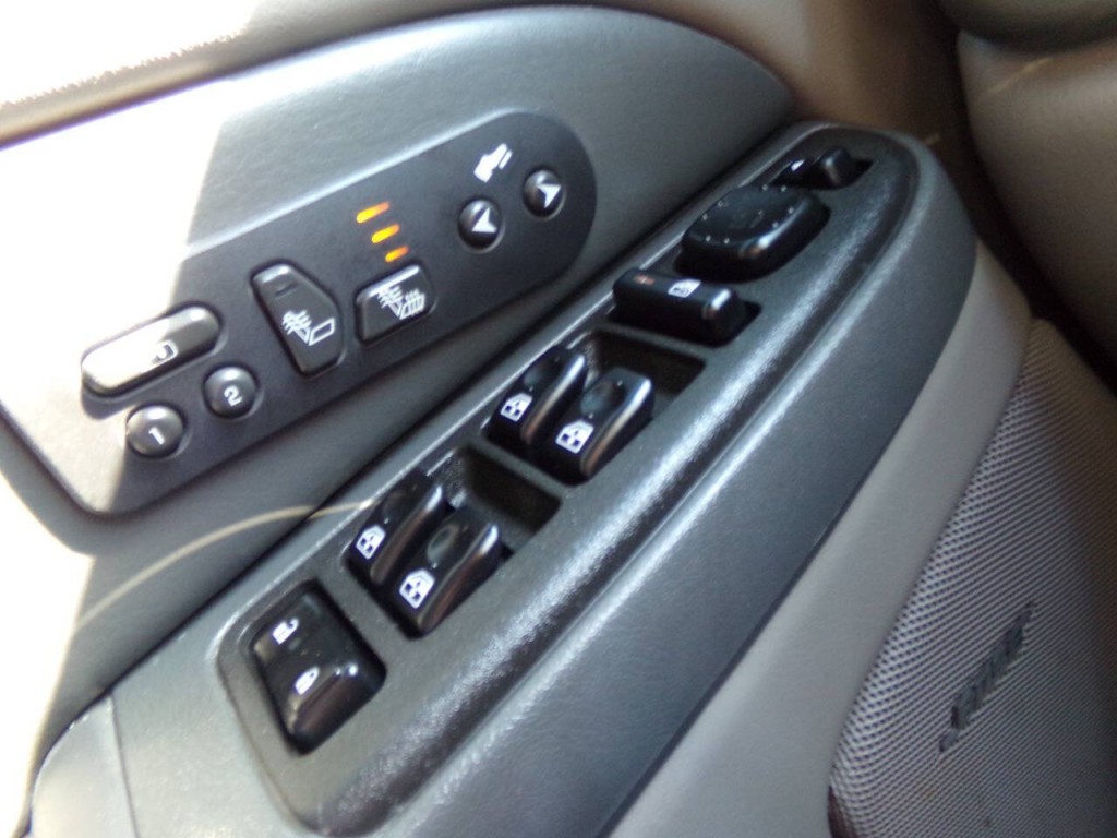 2003 GMC Yukon Image 69
