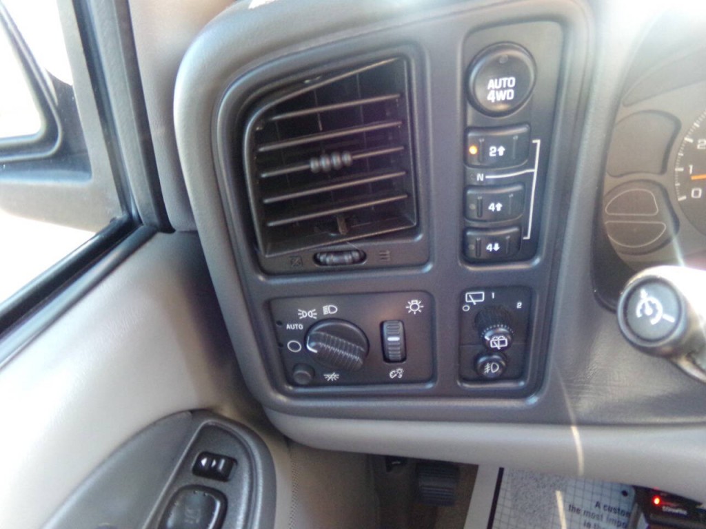 2003 GMC Yukon Image 70