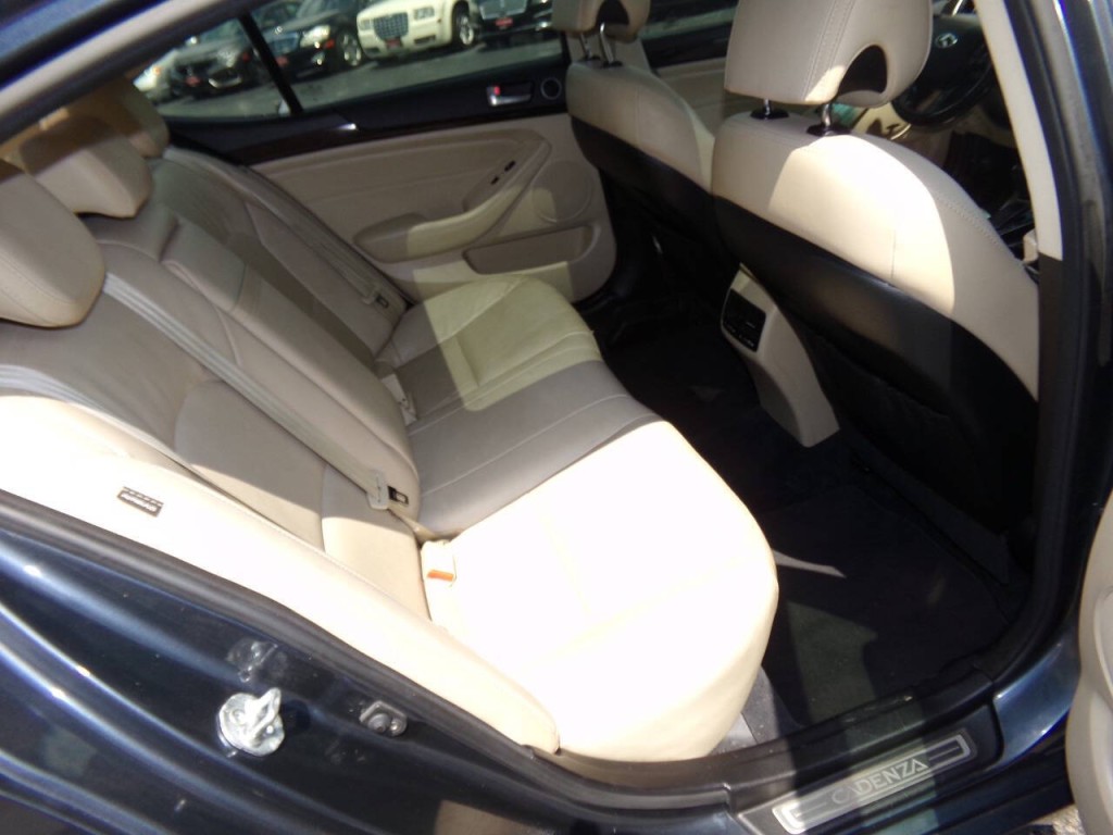 2015 Kia Cadenza Image 24