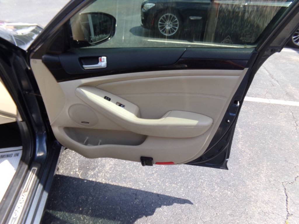 2015 Kia Cadenza Image 32