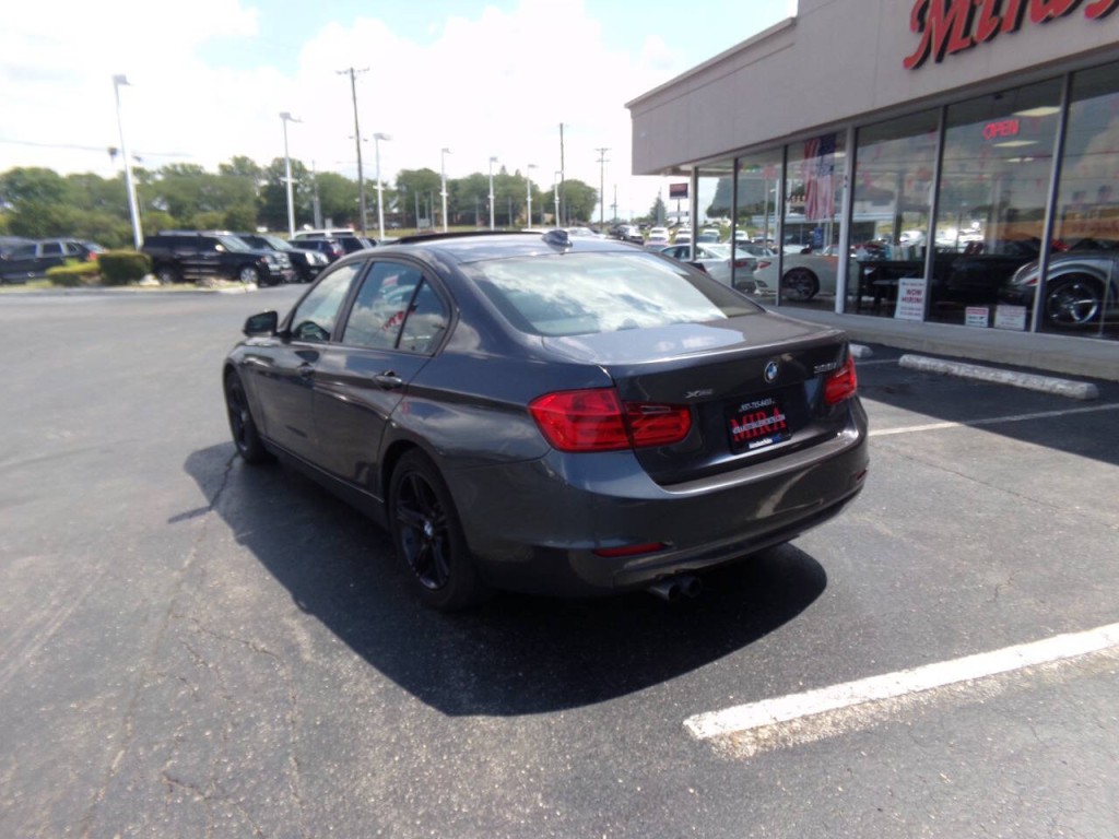 2013 BMW 3 Series Image 10