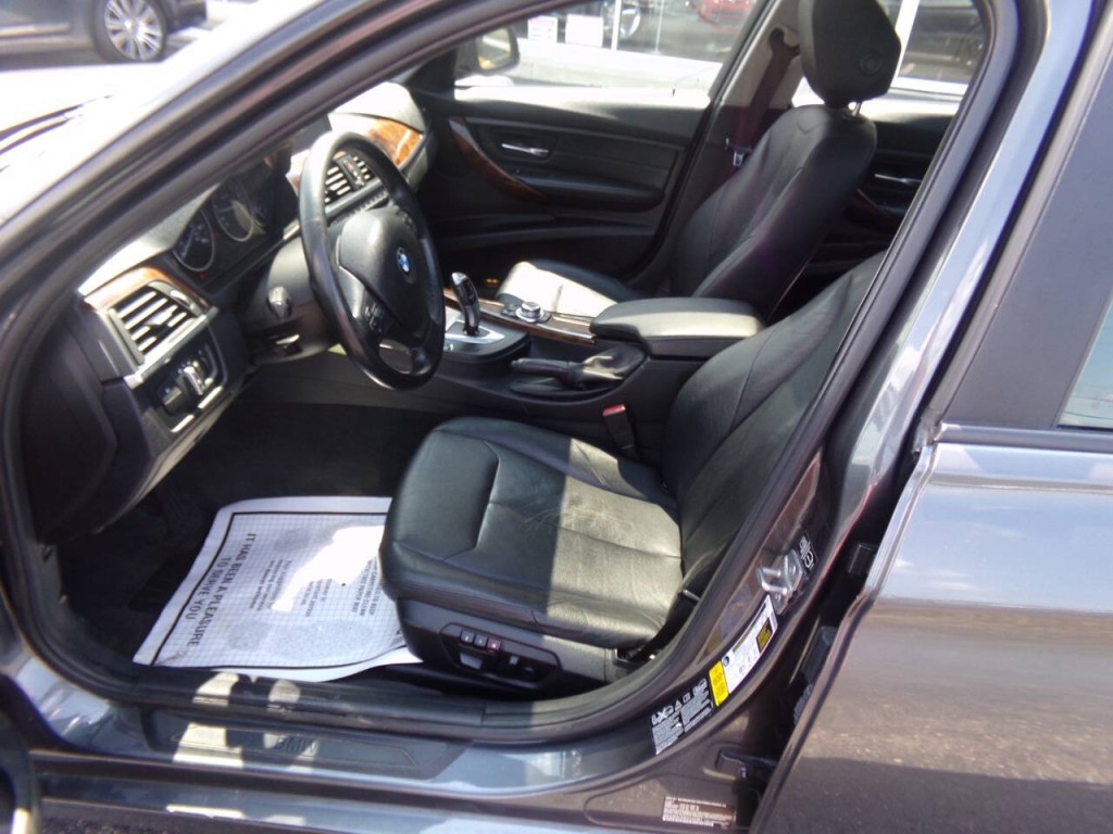 2013 BMW 3 Series Image 12