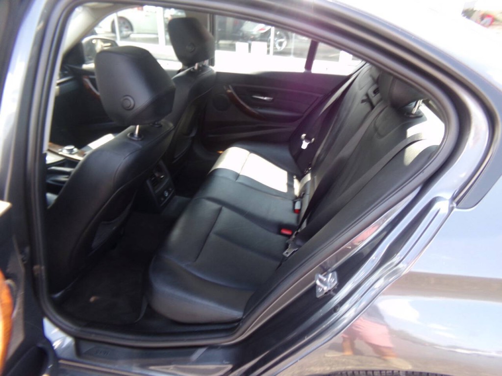 2013 BMW 3 Series Image 15