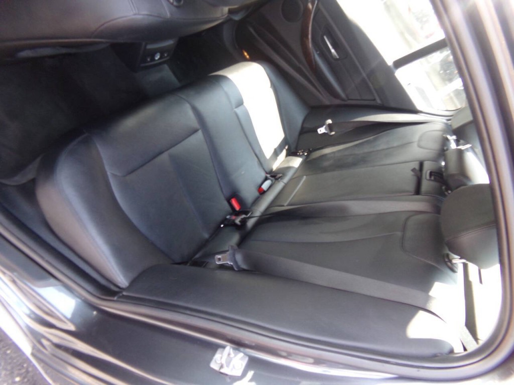 2013 BMW 3 Series Image 16