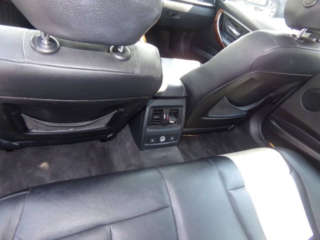 2013 BMW 3 Series Image 17
