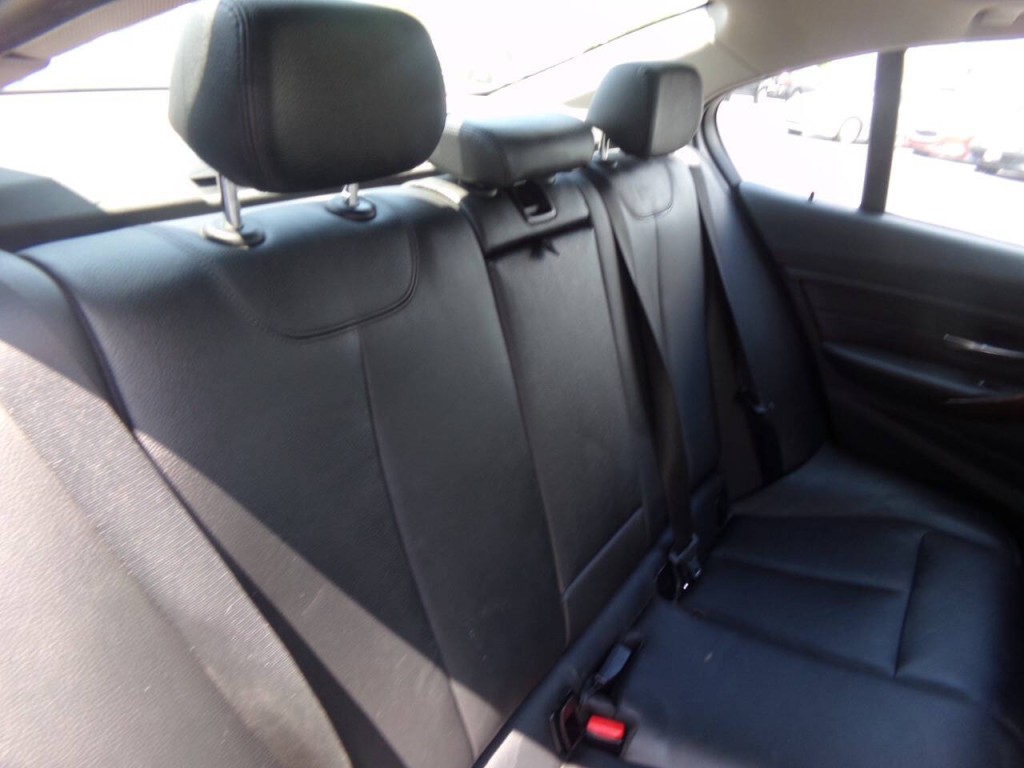 2013 BMW 3 Series Image 27