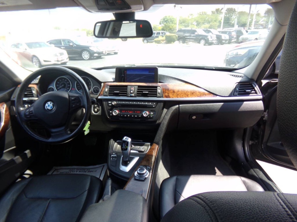 2013 BMW 3 Series Image 29