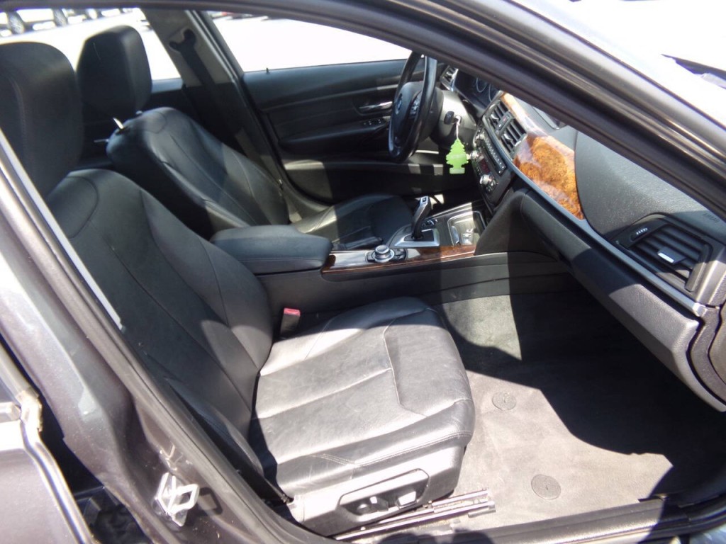 2013 BMW 3 Series Image 31