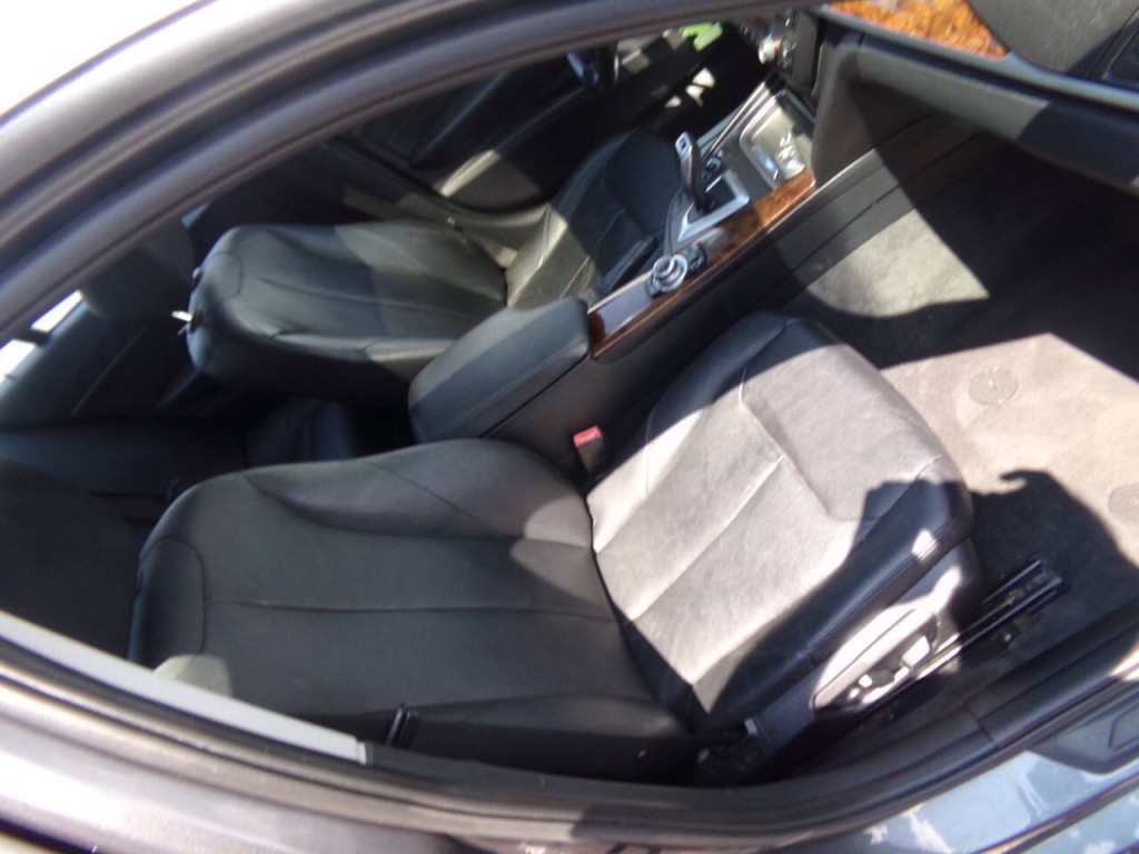 2013 BMW 3 Series Image 32