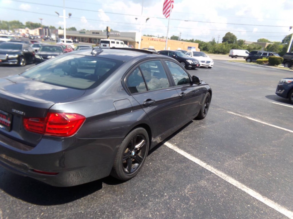 2013 BMW 3 Series Image 45