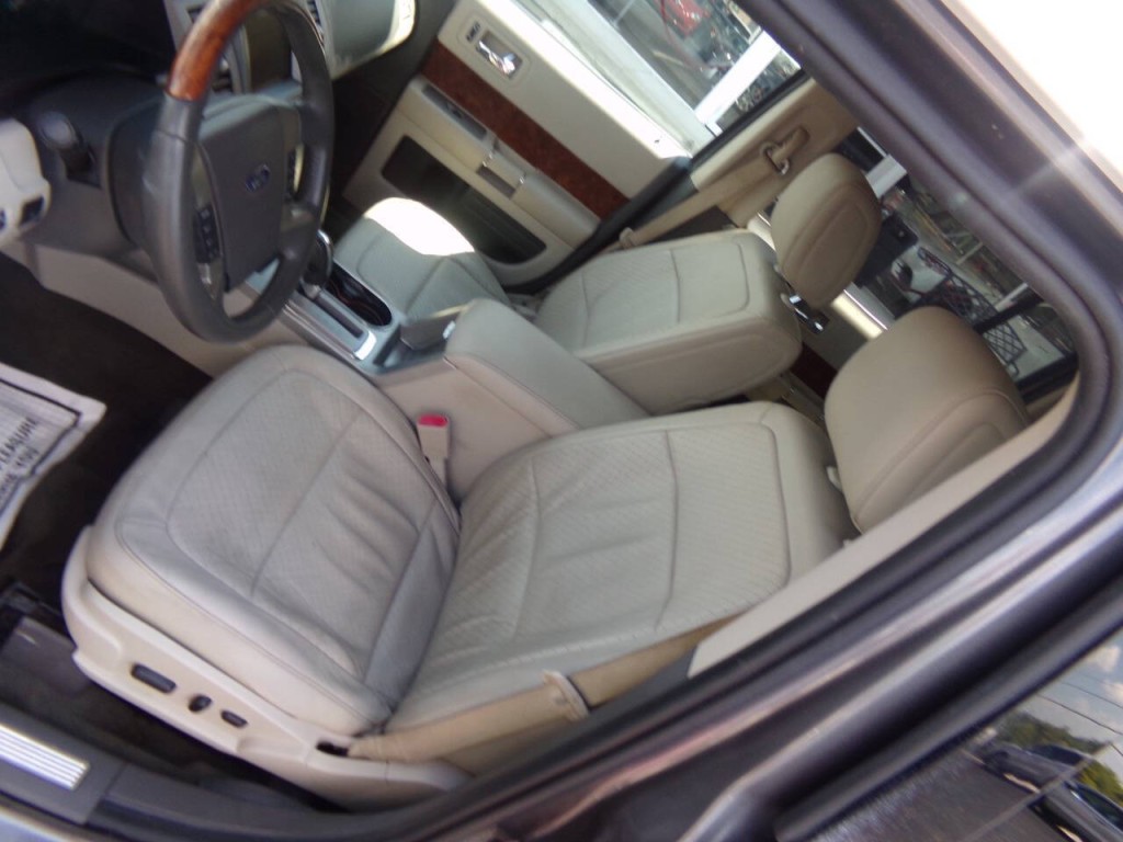 2010 Ford Flex Image 12
