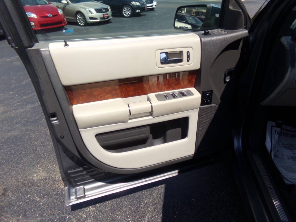 2010 Ford Flex Image 13