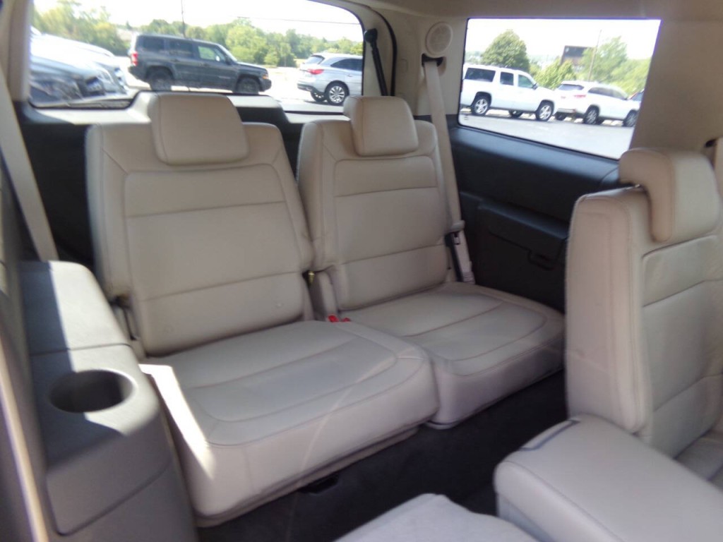 2010 Ford Flex Image 28