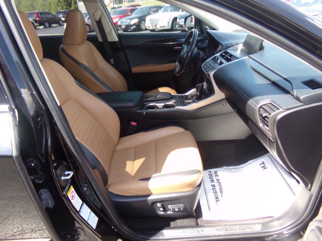 2015 Lexus NX 200t Image 32