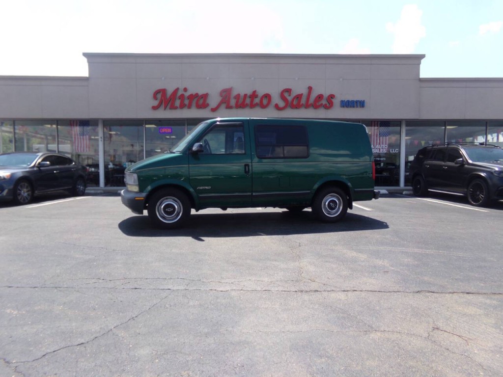 1998 Chevrolet Astro Image 2