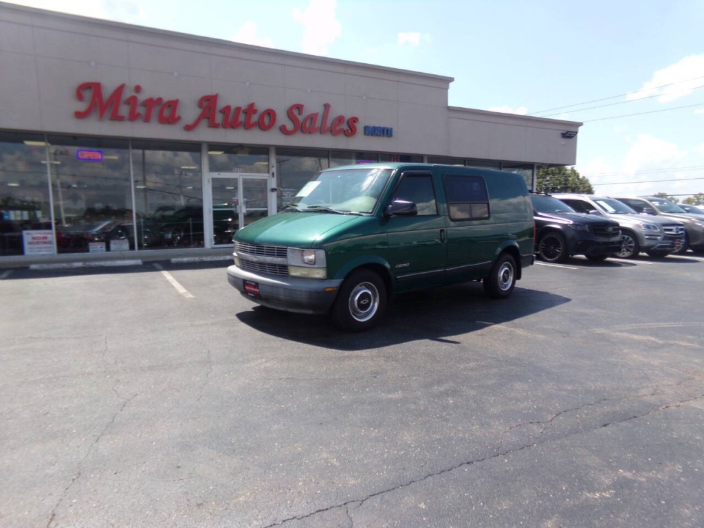 1998 Chevrolet Astro Image 3