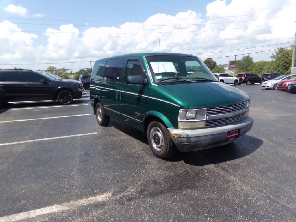 1998 Chevrolet Astro Image 5
