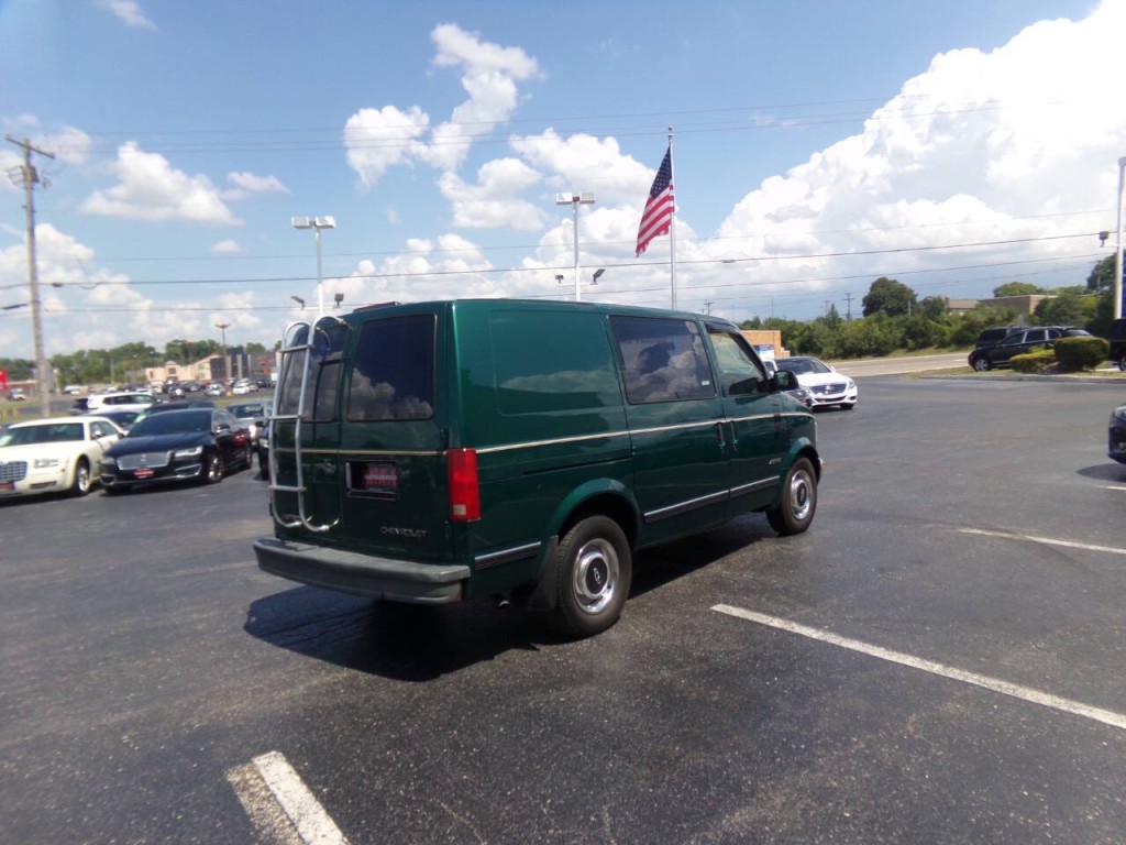 1998 Chevrolet Astro Image 7