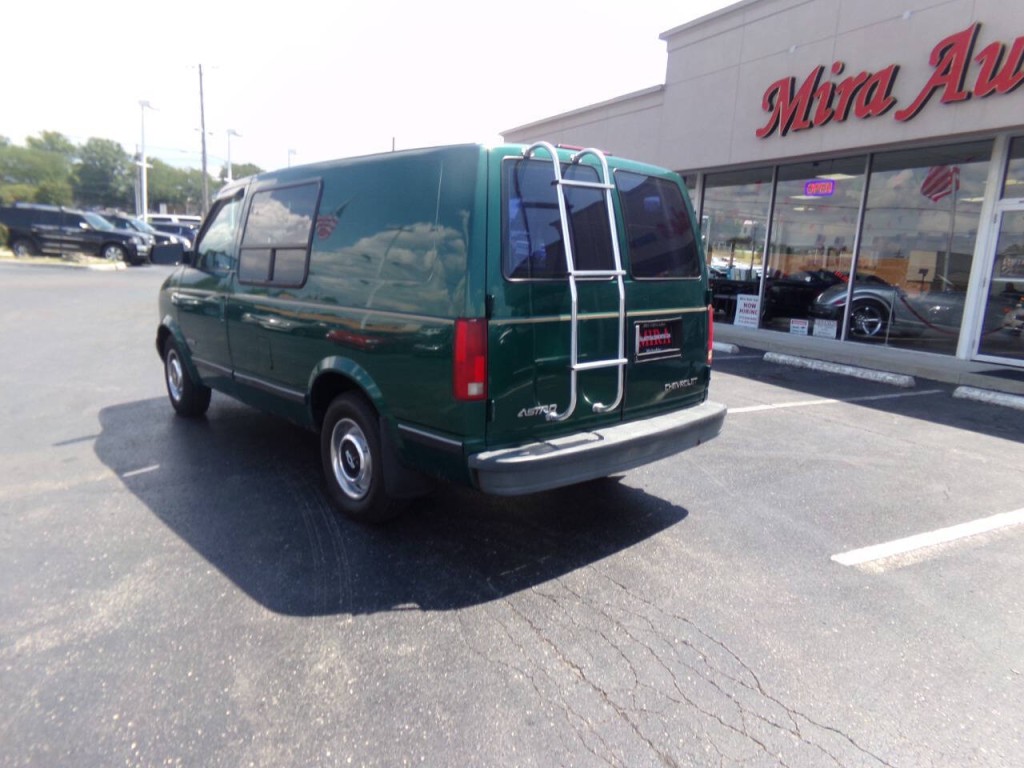1998 Chevrolet Astro Image 9