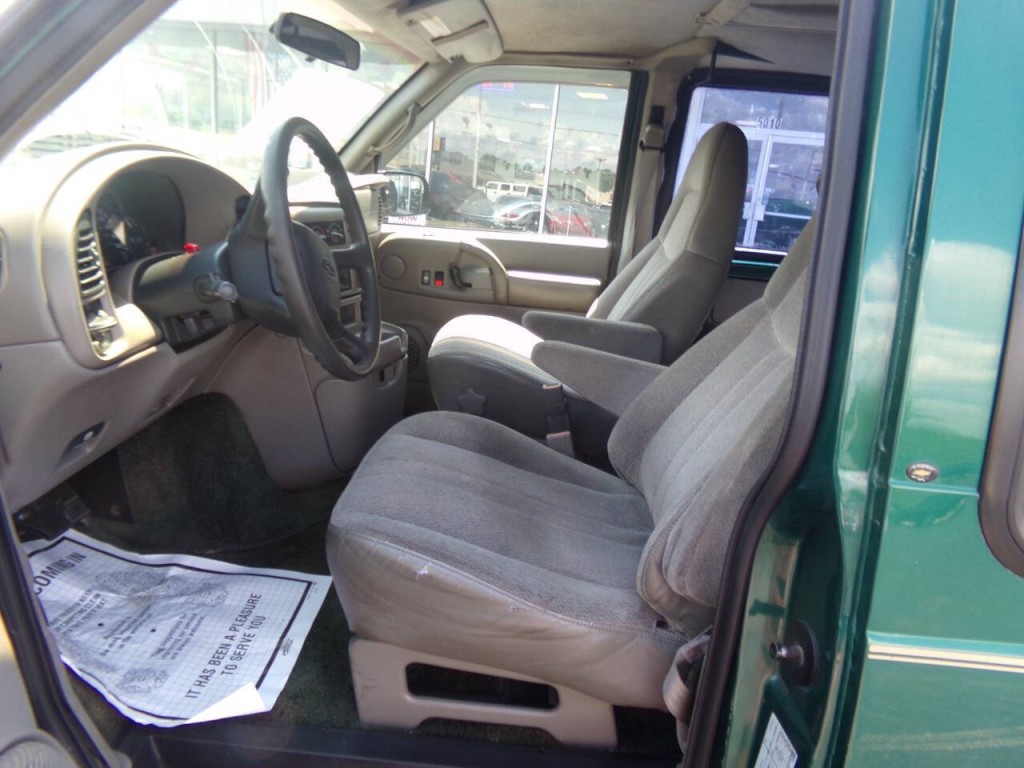 1998 Chevrolet Astro Image 11