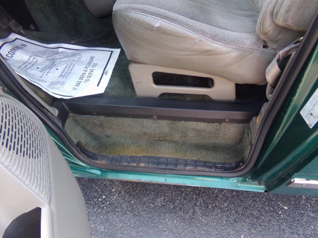 1998 Chevrolet Astro Image 12