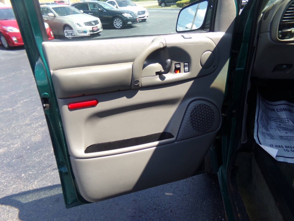 1998 Chevrolet Astro Image 14