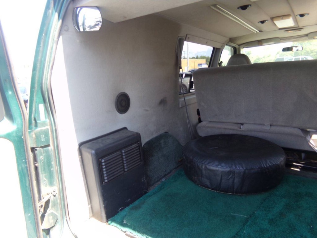1998 Chevrolet Astro Image 16