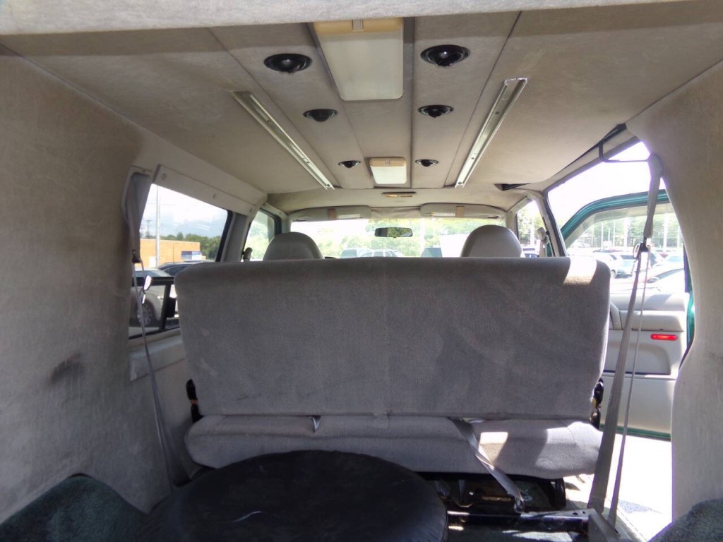 1998 Chevrolet Astro Image 18
