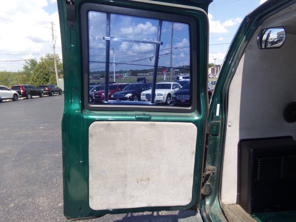 1998 Chevrolet Astro Image 19
