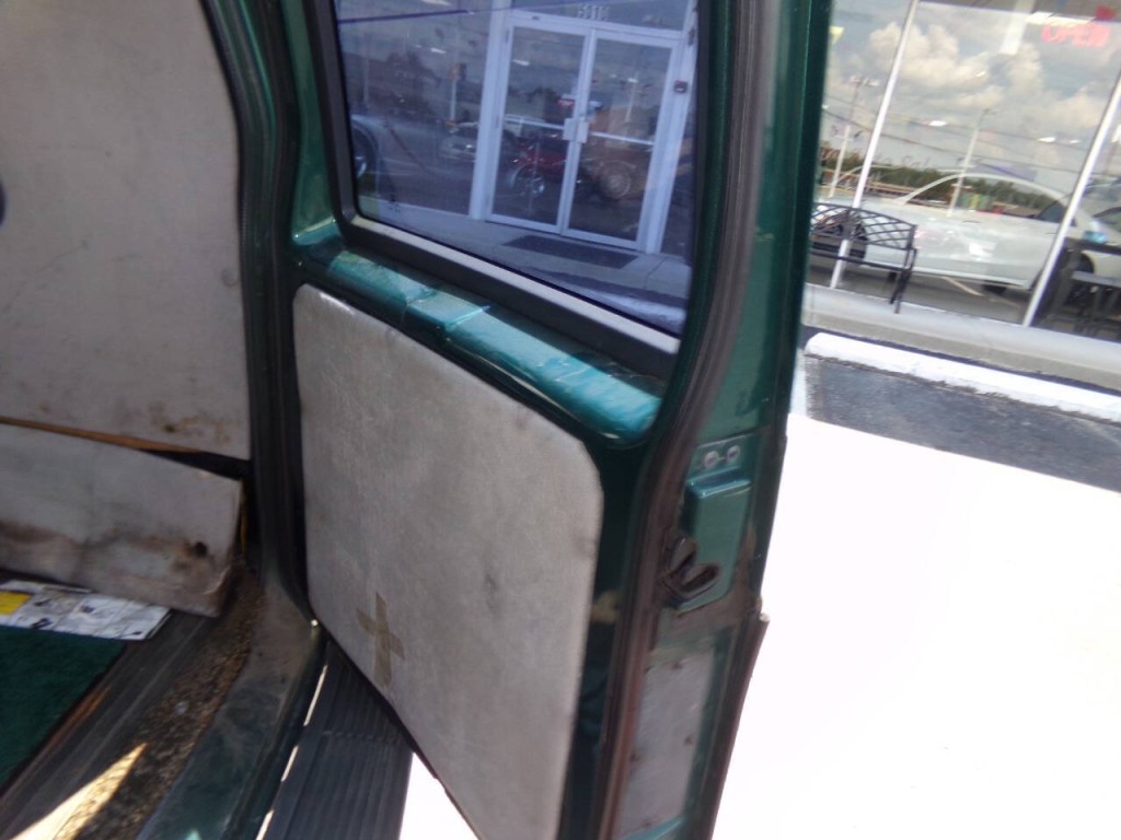 1998 Chevrolet Astro Image 20