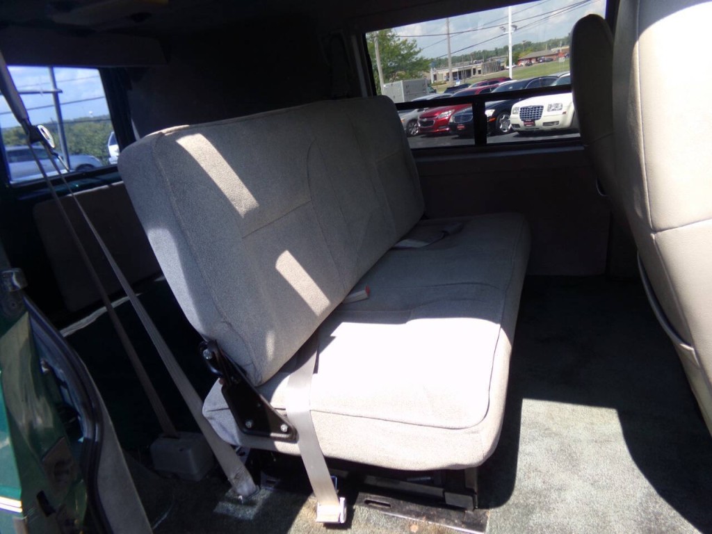 1998 Chevrolet Astro Image 21