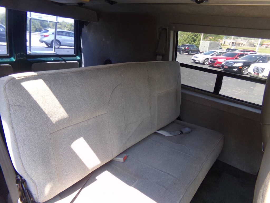 1998 Chevrolet Astro Image 22