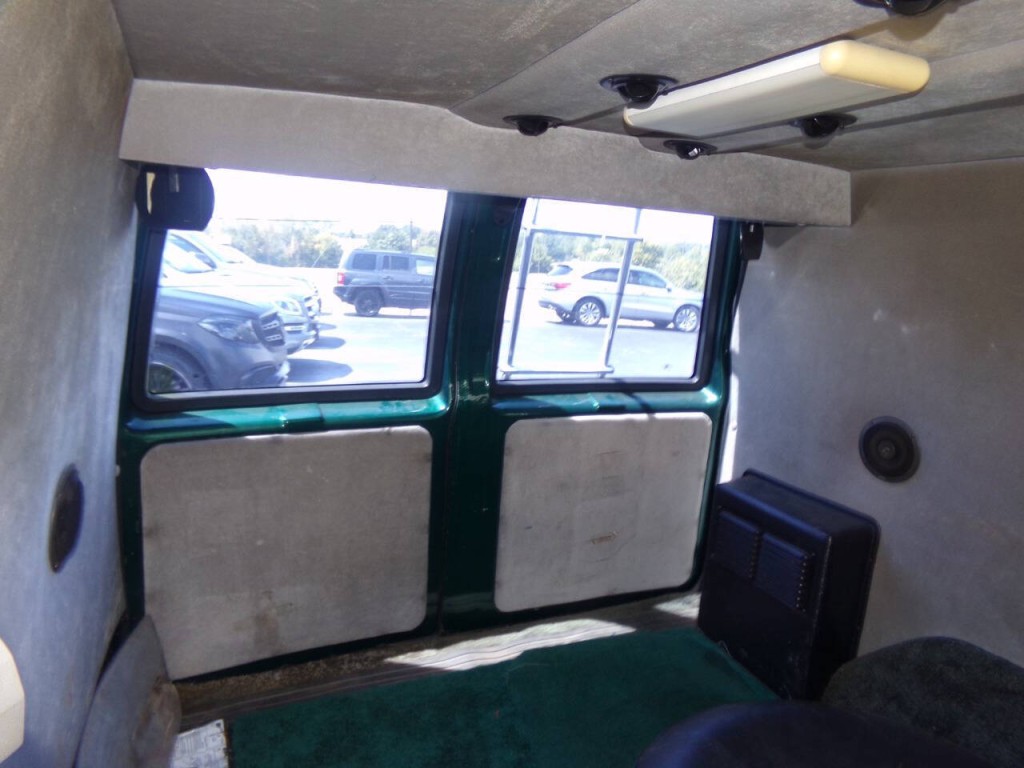 1998 Chevrolet Astro Image 23