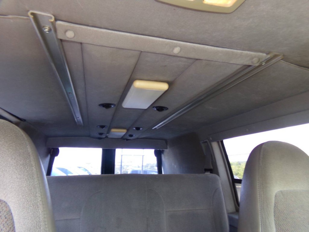 1998 Chevrolet Astro Image 32
