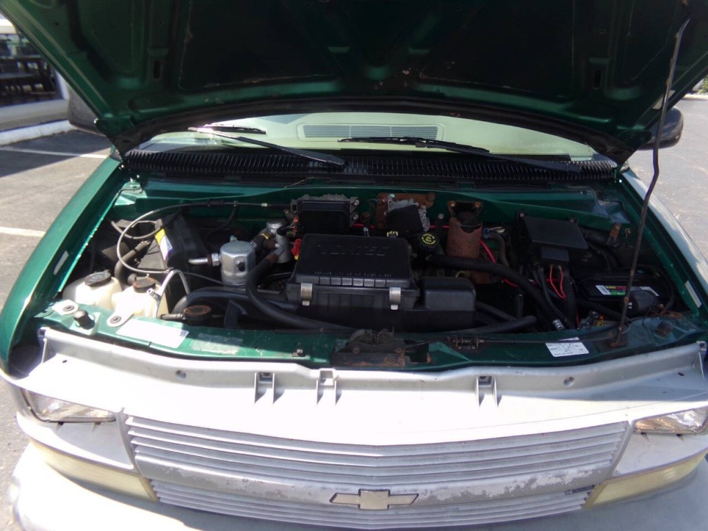 1998 Chevrolet Astro Image 33