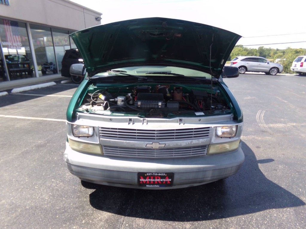 1998 Chevrolet Astro Image 34