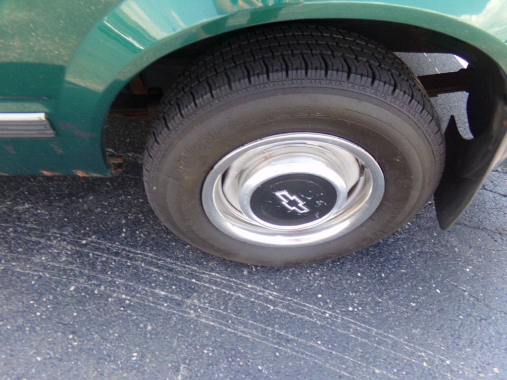 1998 Chevrolet Astro Image 43