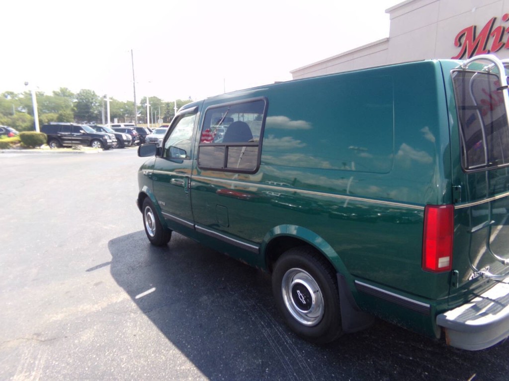1998 Chevrolet Astro Image 44