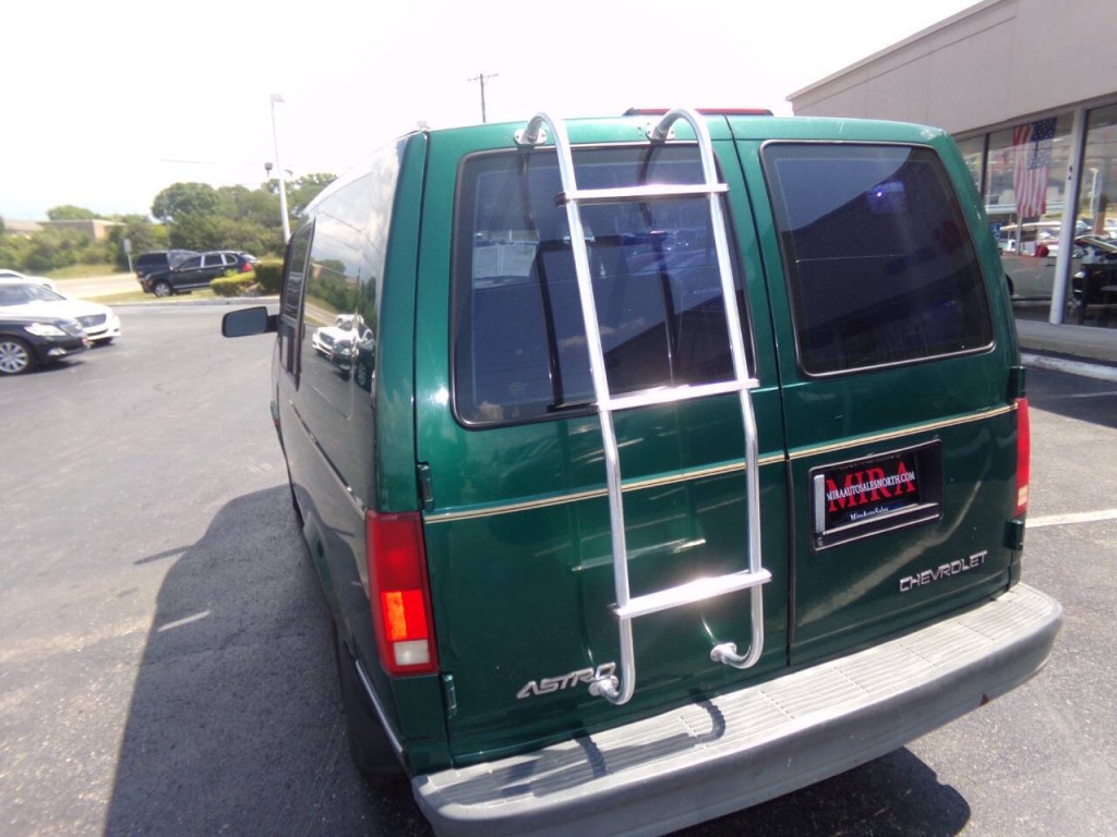 1998 Chevrolet Astro Image 45