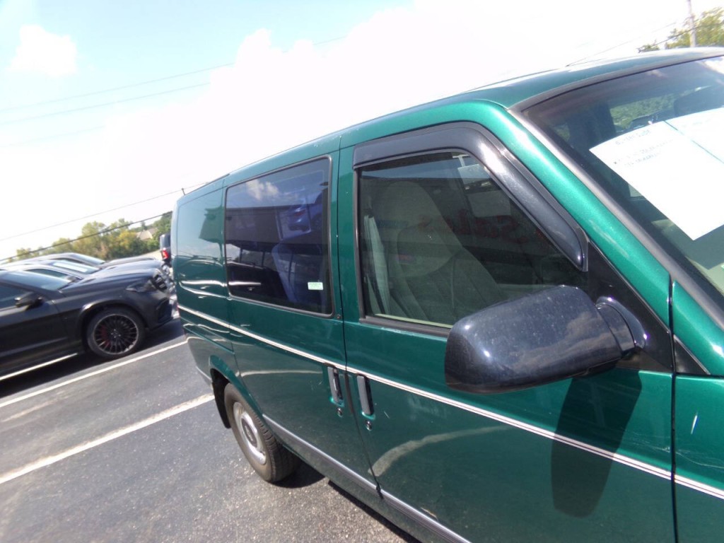 1998 Chevrolet Astro Image 50