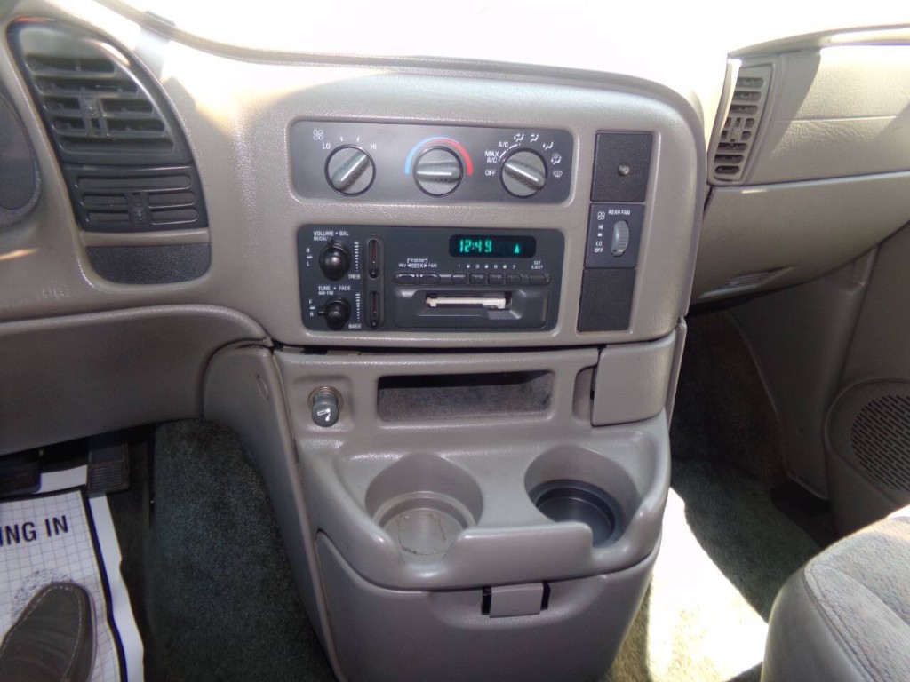 1998 Chevrolet Astro Image 63